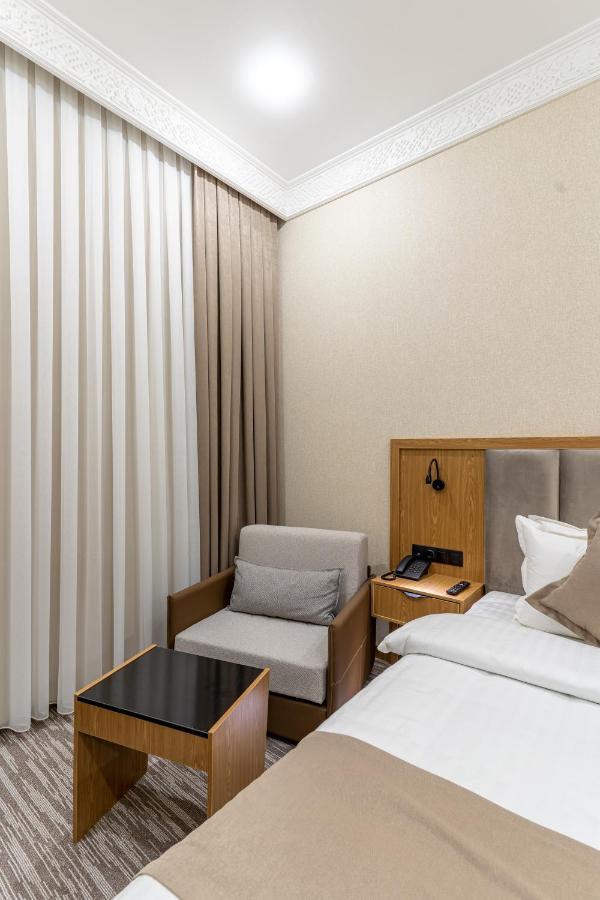 Mirzo Hotel Ташкент Екстериор снимка