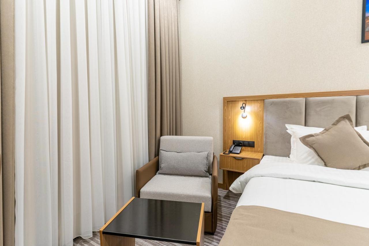 Mirzo Hotel Ташкент Екстериор снимка