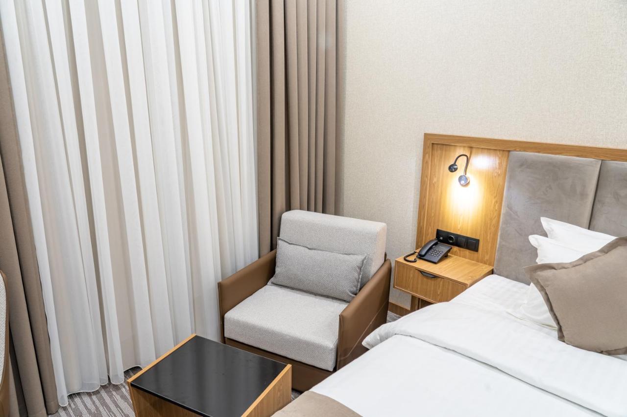 Mirzo Hotel Ташкент Екстериор снимка