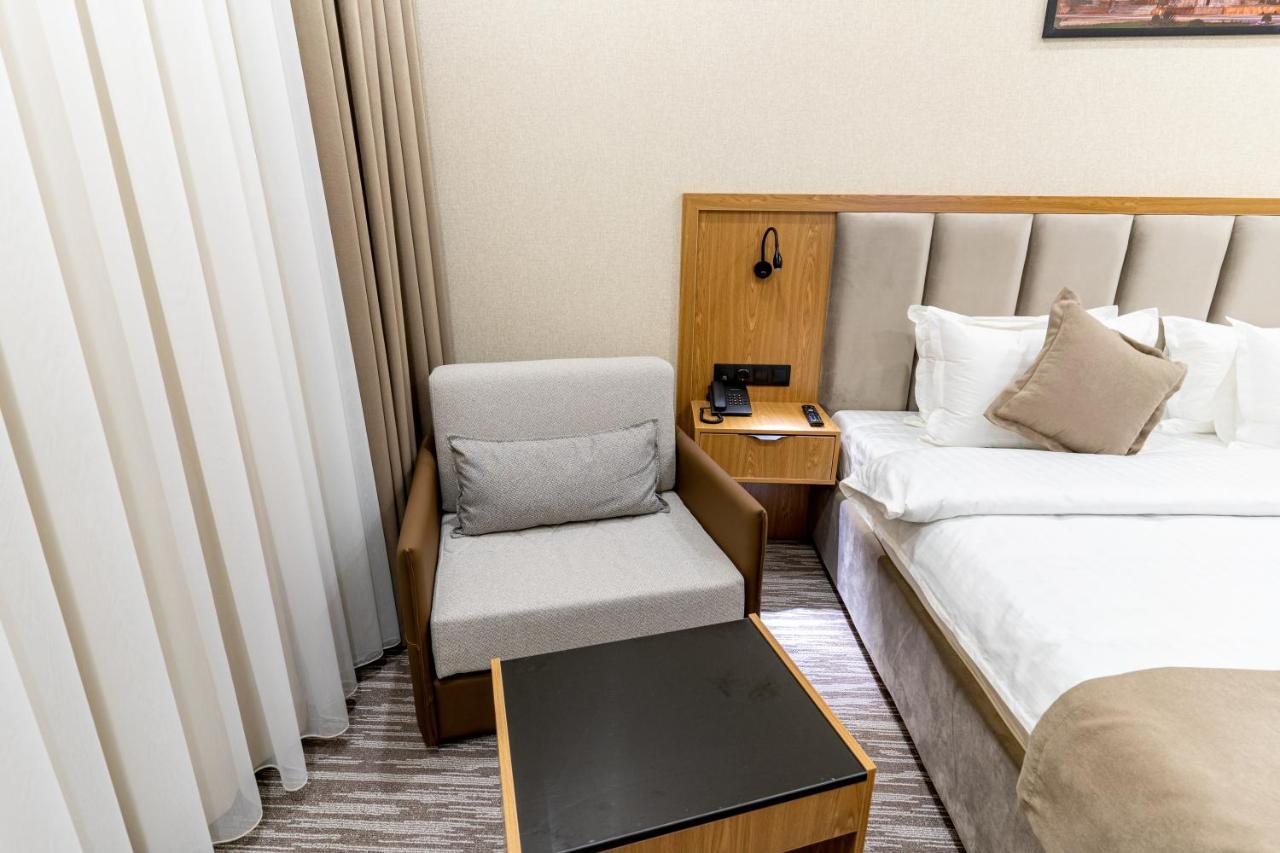 Mirzo Hotel Ташкент Екстериор снимка